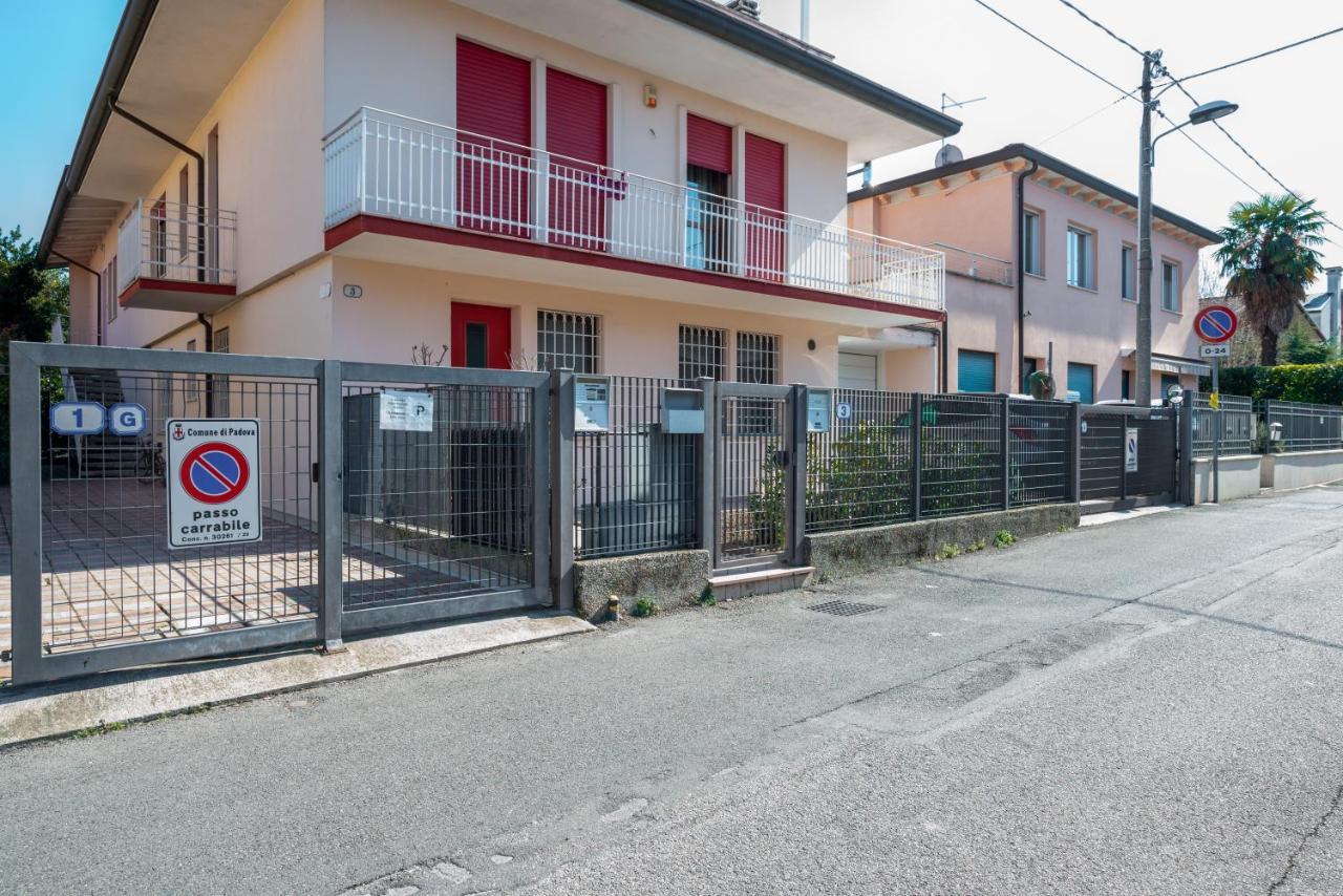 Santa Rita Roomy Apartment Padova Esterno foto