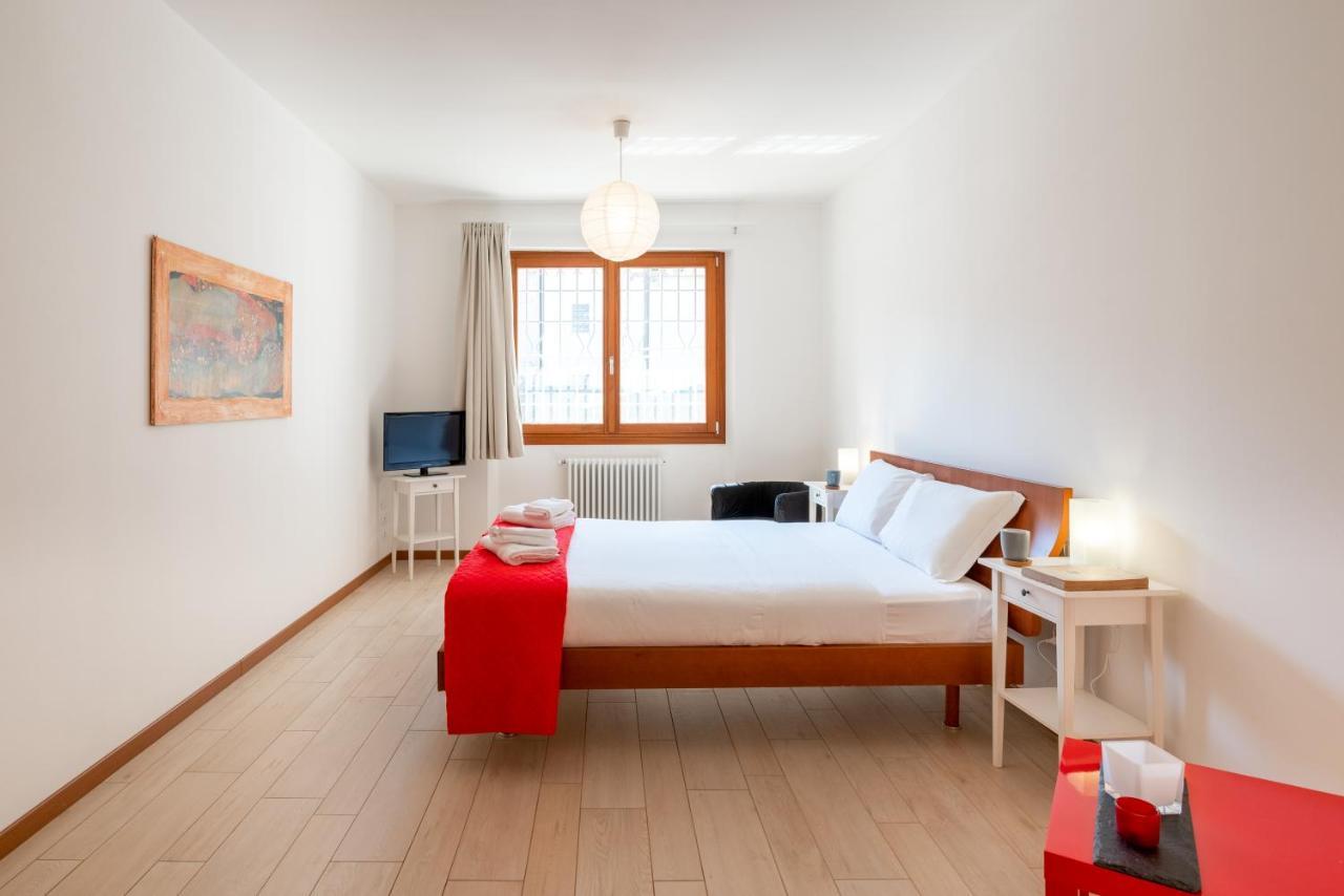 Santa Rita Roomy Apartment Padova Esterno foto