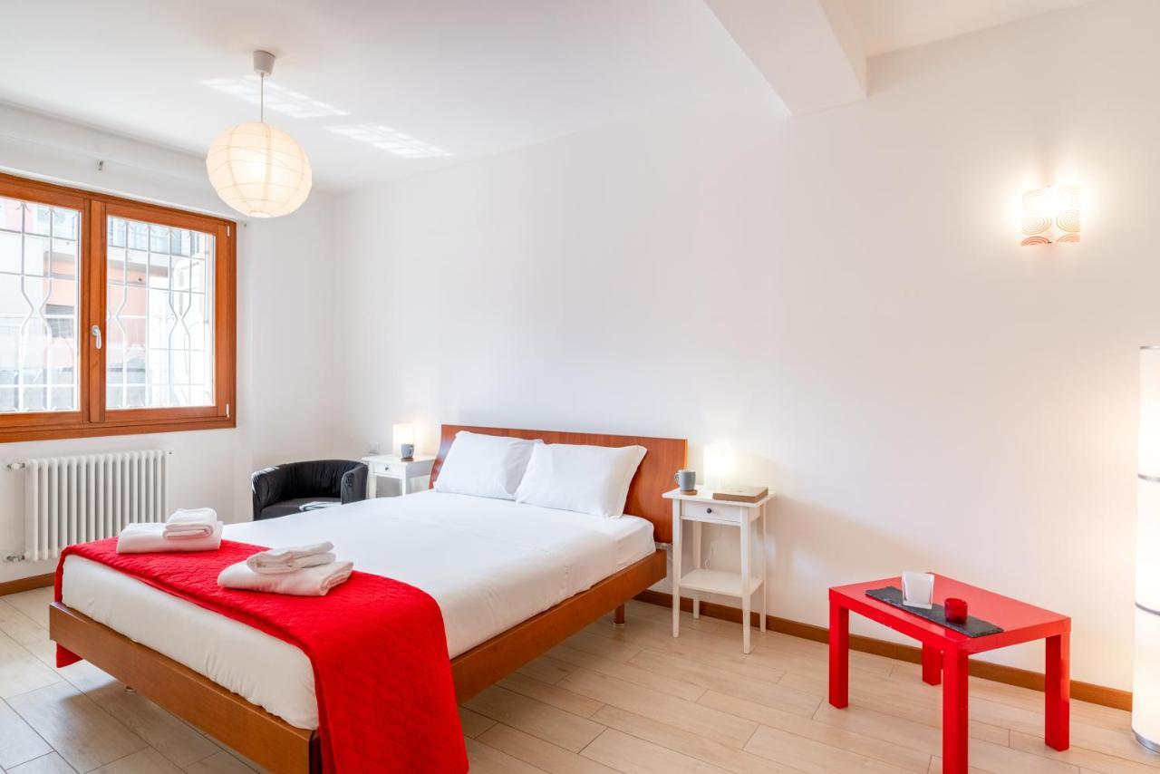 Santa Rita Roomy Apartment Padova Esterno foto