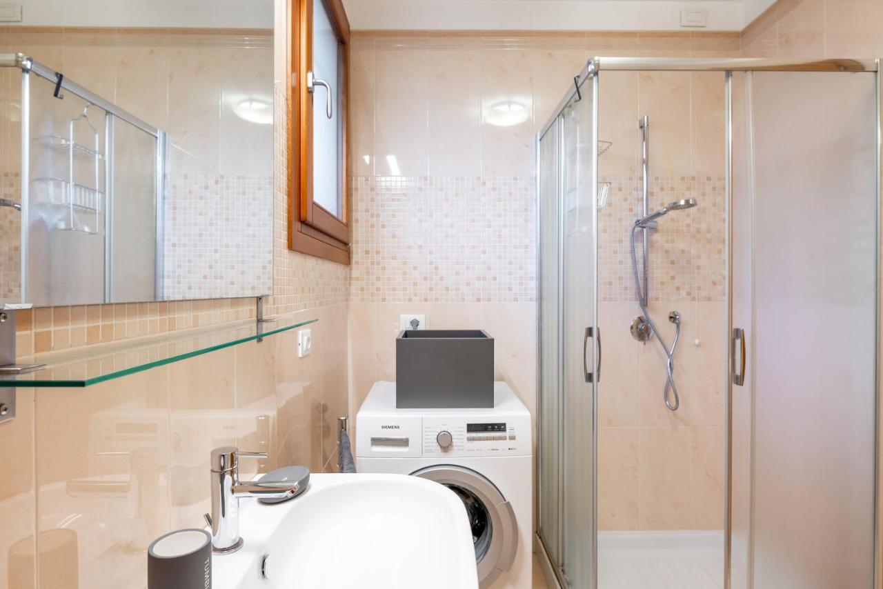 Santa Rita Roomy Apartment Padova Esterno foto