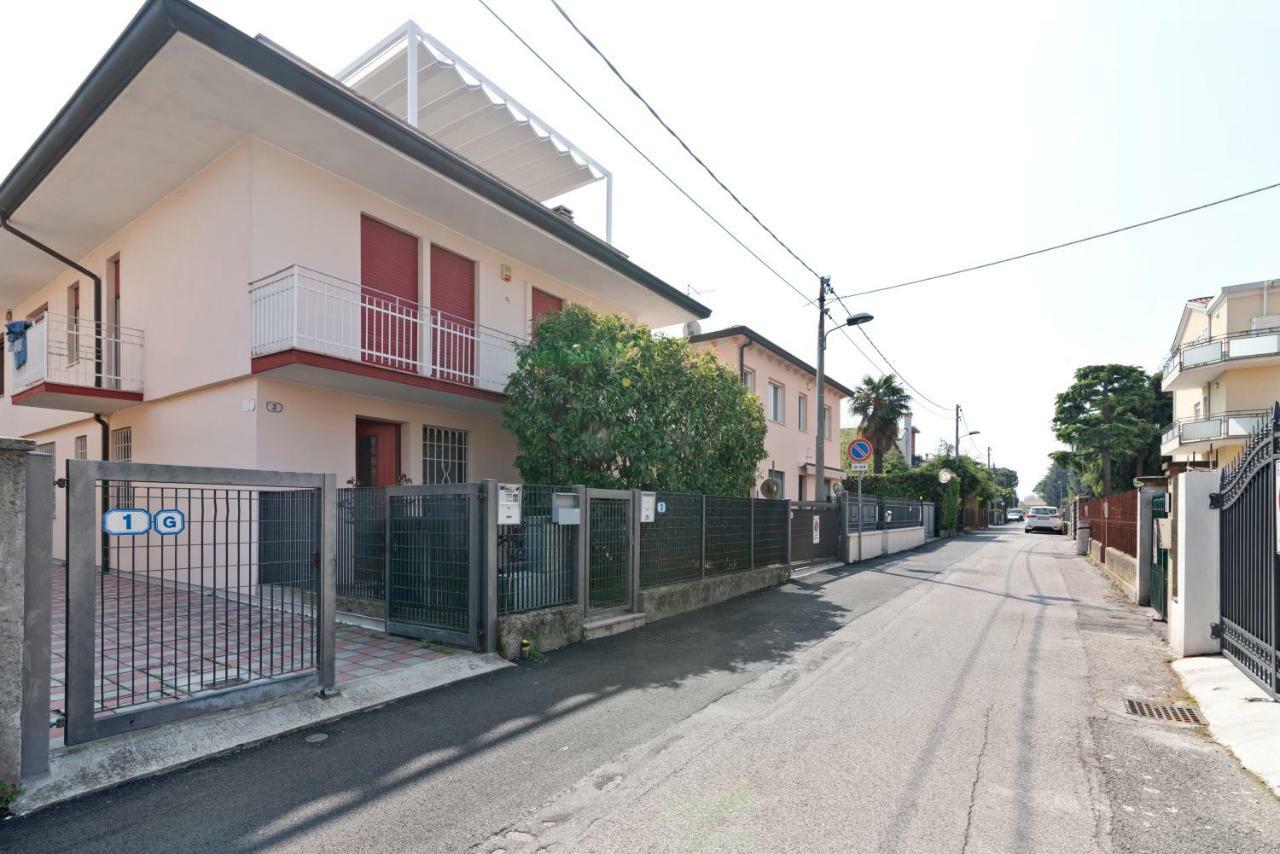 Santa Rita Roomy Apartment Padova Esterno foto