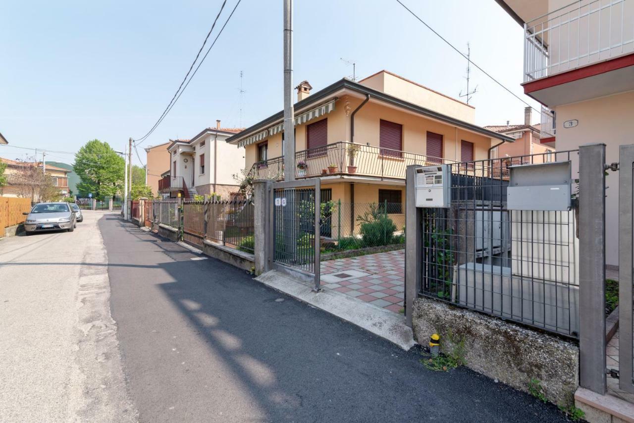Santa Rita Roomy Apartment Padova Esterno foto